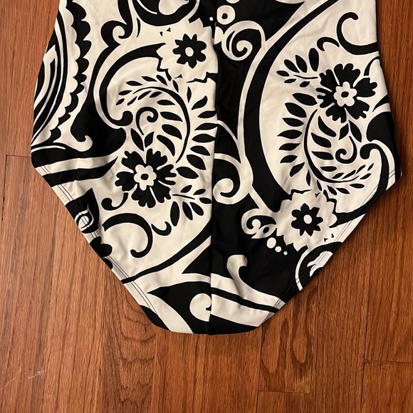 Speedo black and white bathing suit - Picture 5 of 6